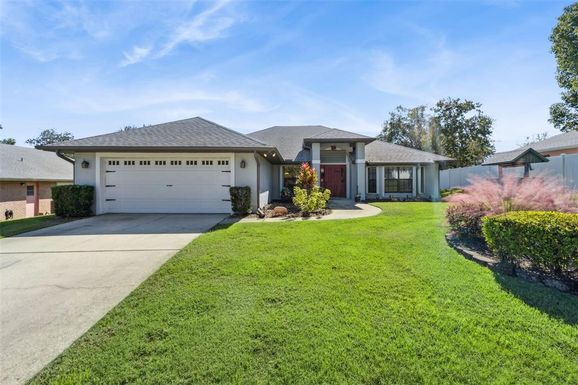 812 WHITE BIRCH COURT