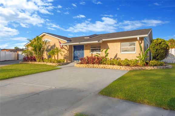 6817 CHIPPENDALE COURT