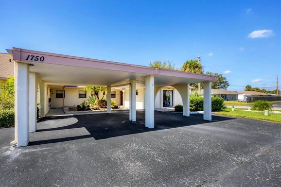 1750 LAKE PLACE UNIT 1750-B