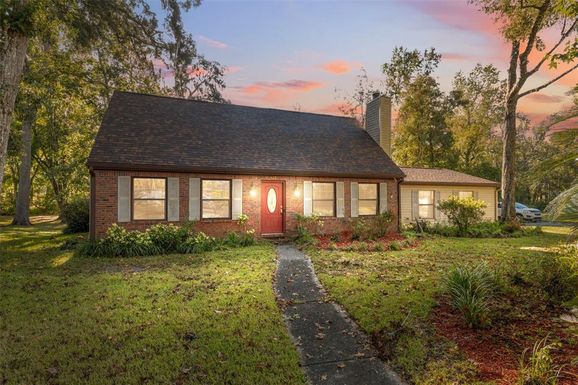 811 MOONLIGHT LANE LANE