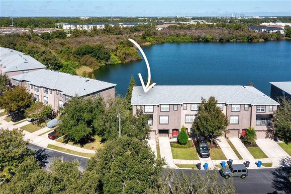 2435 LEXINGTON OAK DRIVE