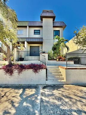 162 E DAVIS BOULEVARD