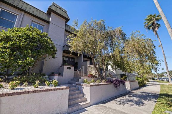 164 E DAVIS BOULEVARD