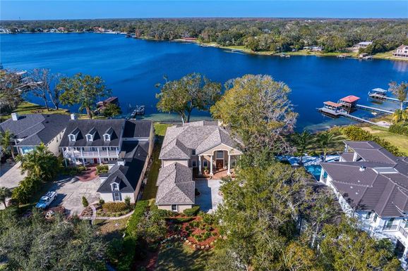 11710 N ARMENIA AVENUE