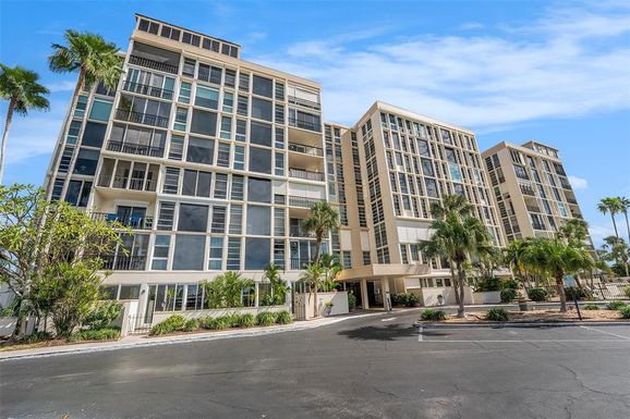 7400 SUN ISLAND DRIVE S UNIT 111