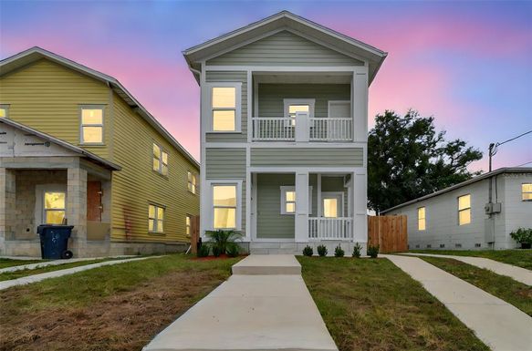 2313 E COLUMBUS DRIVE