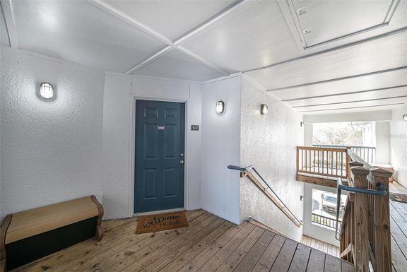 1640 VILLA CAPRI CIRCLE UNIT 301