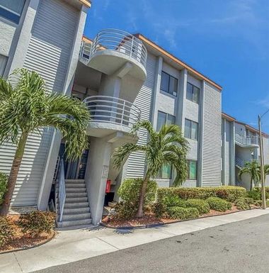 557 PINELLAS BAYWAY UNIT 222