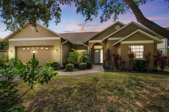 172 LAKE SHORE DRIVE W