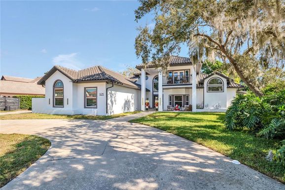 9215 CYPRESS COVE DRIVE