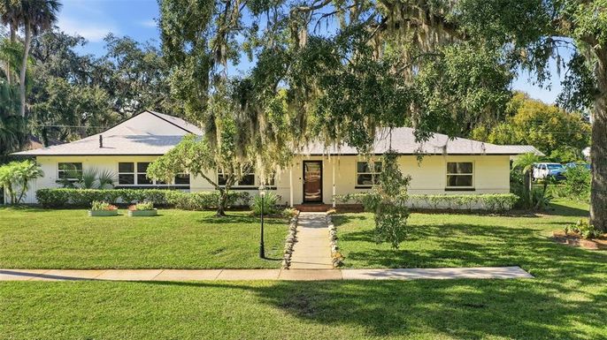 114 N SUMMERLIN AVENUE