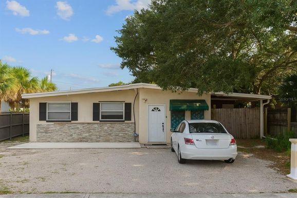 110 NE MONROE CIRCLE N