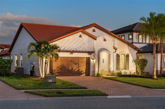 10692 ROYAL CYPRESS WAY