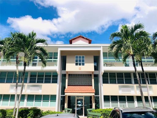 COND LA VILLA GARDENS UNIT D-204