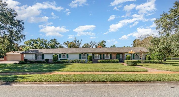 300 IDYLLWILDE DRIVE