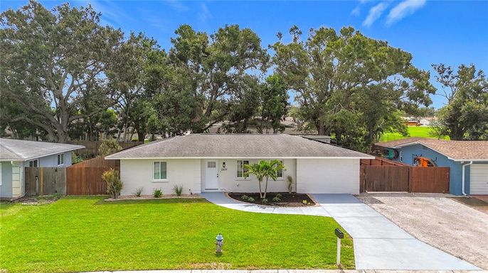 2809 TAUNTON DRIVE W