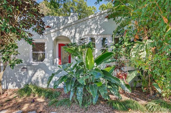 907 W WOODLAWN AVENUE