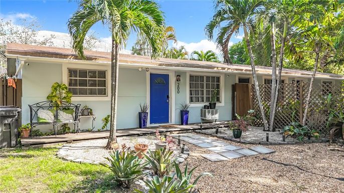 200 SW 9TH AVENUE UNIT 1-2