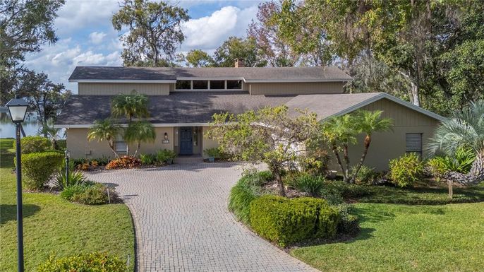 521 CENTURY OAK COURT