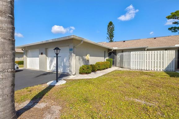 608 PINEBROOK CRESCENT UNIT 8