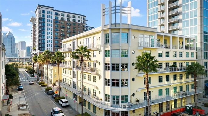 1212 E WHITING STREET UNIT 402