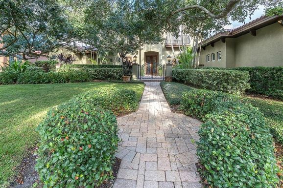 10221 GOLDEN EAGLE DRIVE