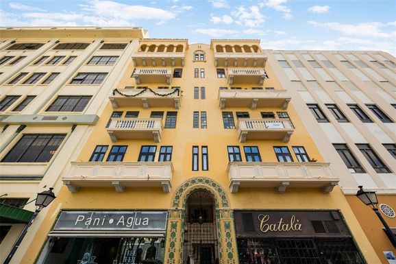 152 RAFAEL CORDERO UNIT PH-2