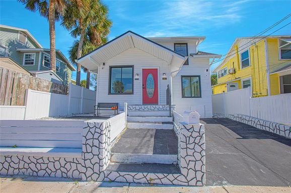 207 S OLEANDER AVENUE