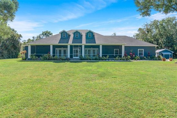 1910 GLENWOOD OAKS LANE