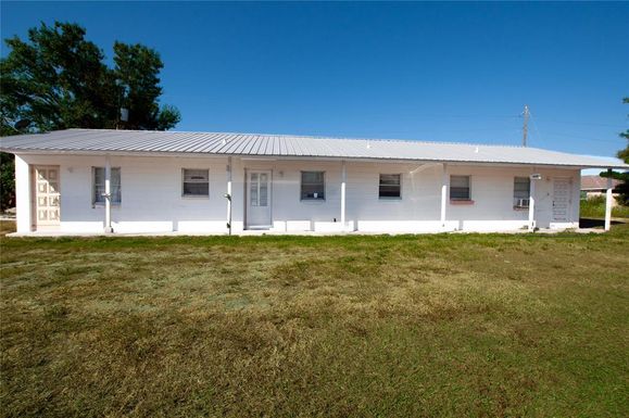 1600 NE FLORIDIAN CIRCLE