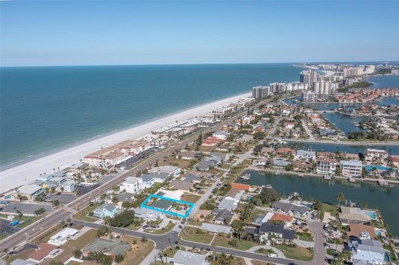 2710 HIBISCUS DRIVE W