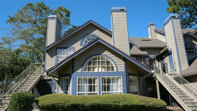 964 HELMSLEY COURT UNIT 100