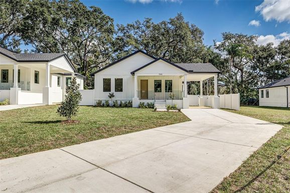 7905 N GREENWOOD AVENUE