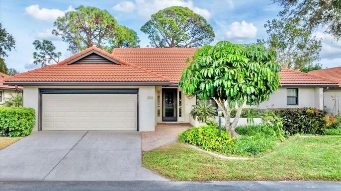 270 LAUREL HOLLOW DRIVE UNIT 34