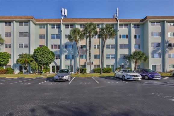 801 83RD AVENUE N UNIT 118