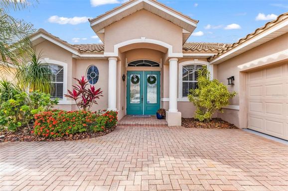 1851 COCONUT PALM CIRCLE