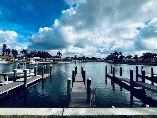 6490 CAPE HATTERAS WAY NE UNIT 5