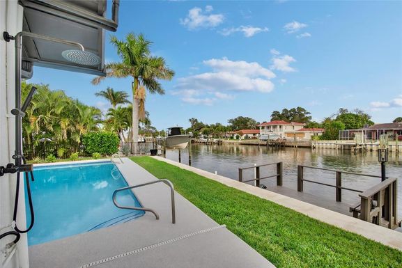 2000 KANSAS AVENUE NE