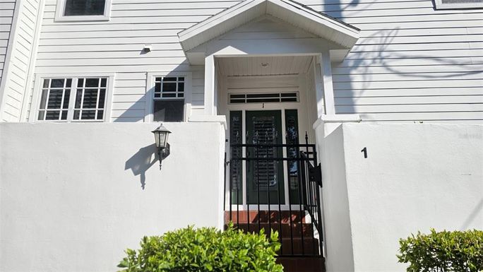 113 BOSPHOROUS AVENUE UNIT 1