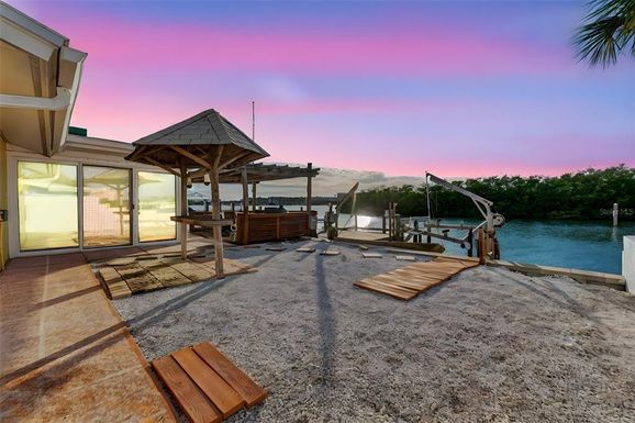 1421 SEA GULL DRIVE S