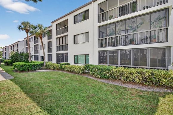 2579 COUNTRYSIDE BOULEVARD UNIT 203