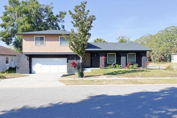 2244 MENOMONEE COURT