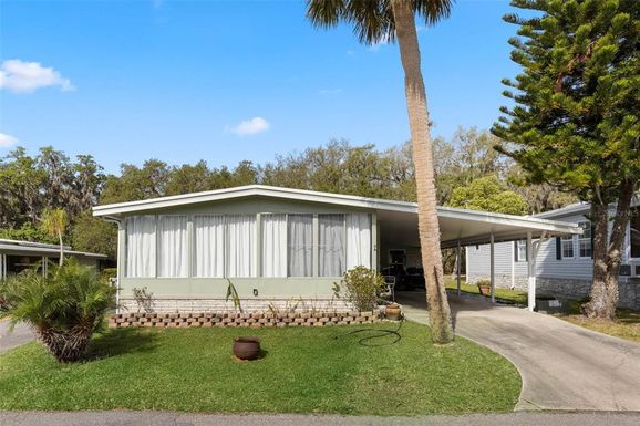 8 COCOS PLUMOSA DRIVE UNIT A