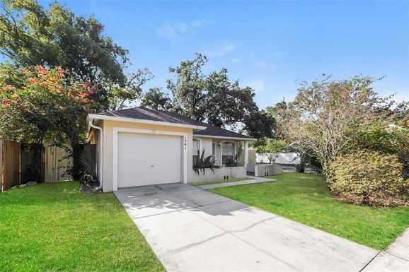 1301 E CURTIS STREET