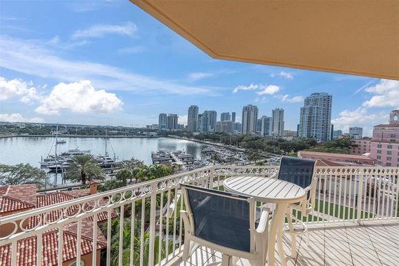 555 5TH AVENUE NE UNIT 711