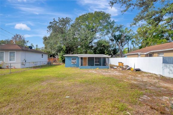 7006 N PALMETTO LANE