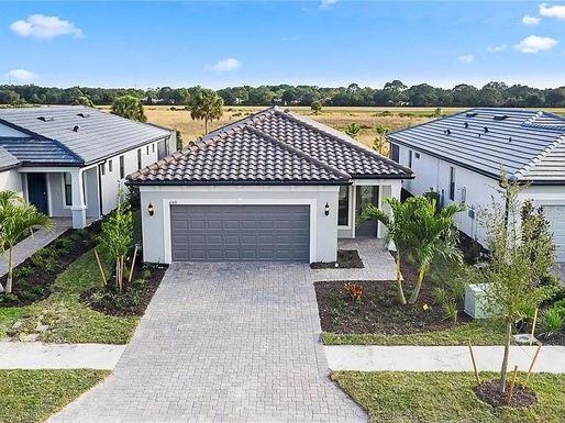 6319 CRESTED EAGLE LANE