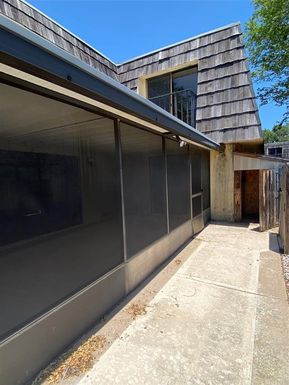 1004 ROYAL OAK BOULEVARD