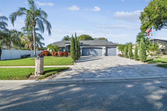 2713 CRESTFIELD DRIVE