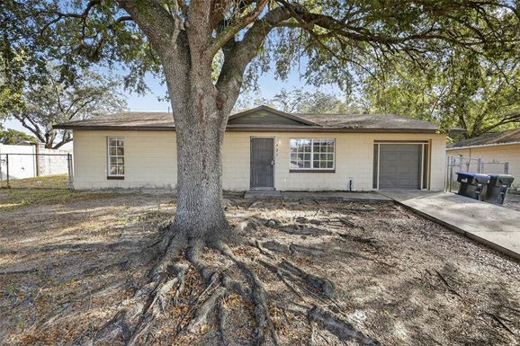 493 APOPKA HILLS CIRCLE